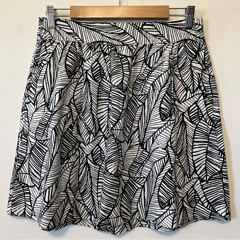 LOFT outlet Women’s Linen Skirt, size Small, NWT black and white leaf pattern